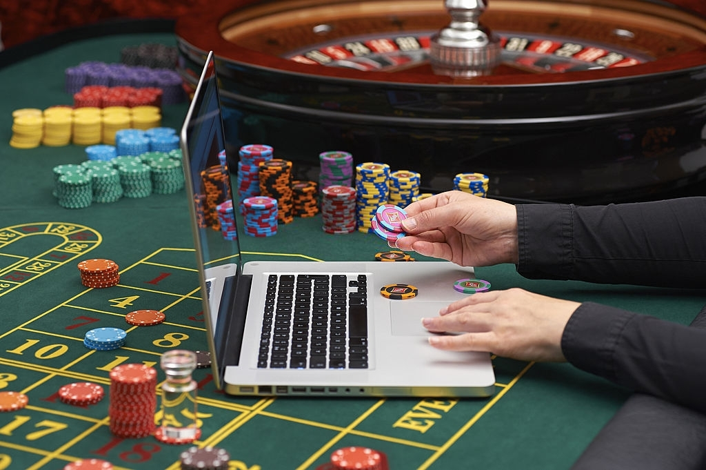 Fiziki olaraq qumar oynamaq yoxsa online kazino?