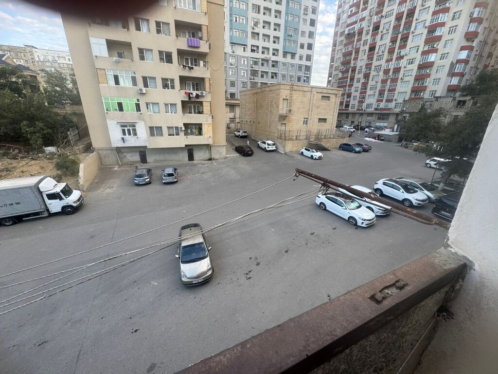 1864529