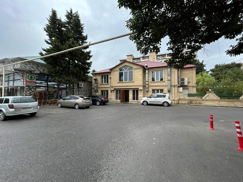 1864990