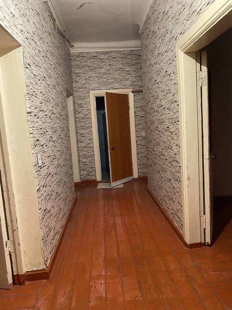 1865930