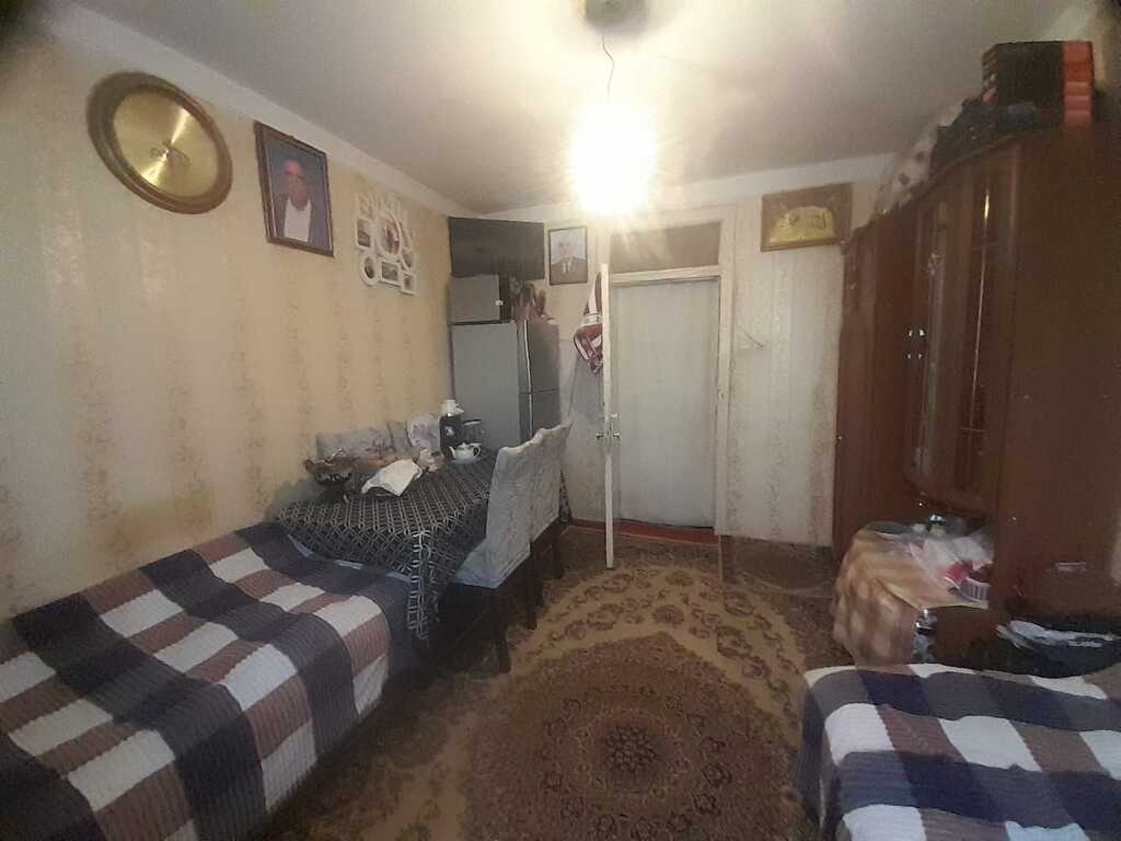 1870882