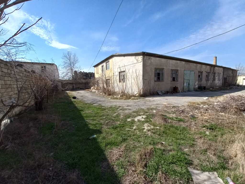 1872460