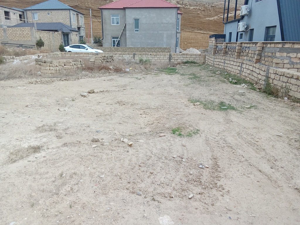 1873081