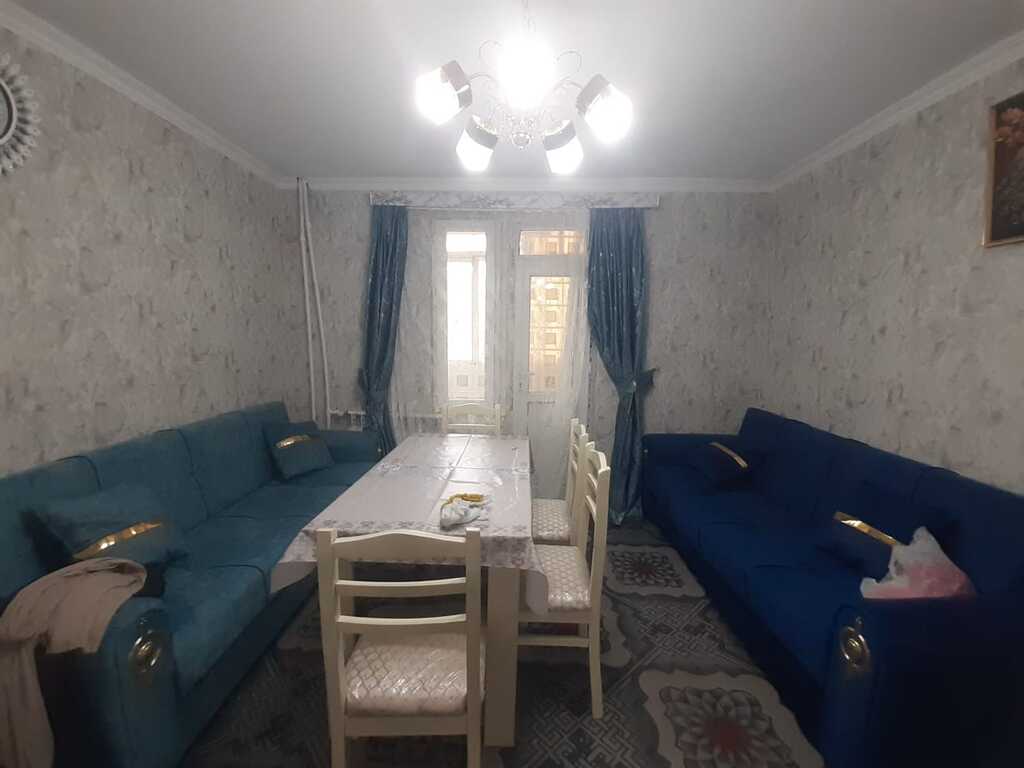 1875528