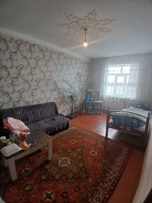 1876733