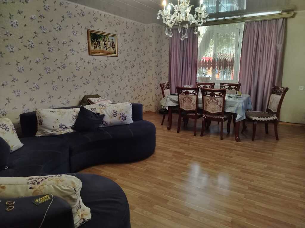 1876991