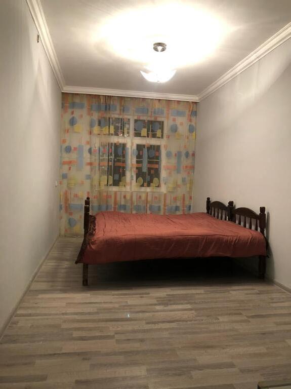 1877008