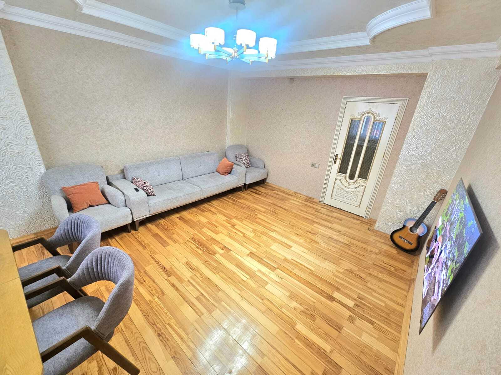 2066898