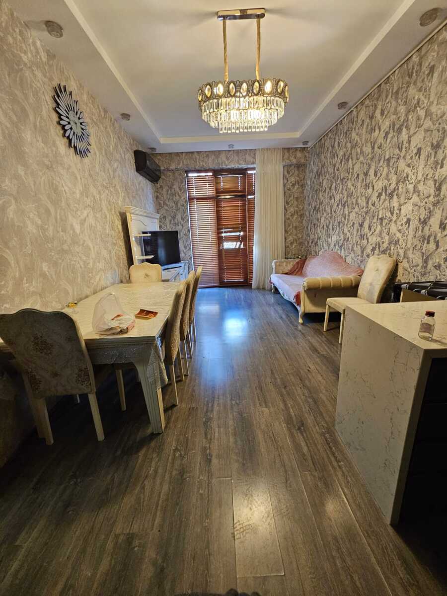 2067886