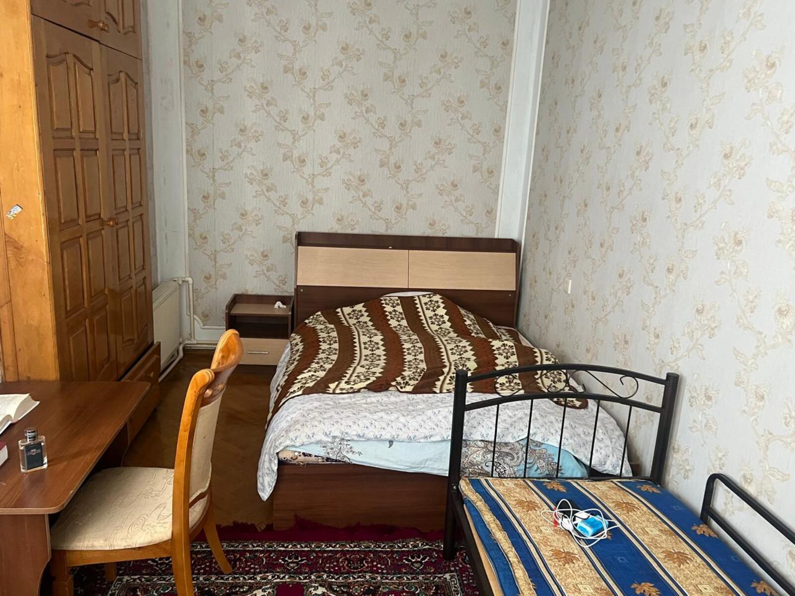 2072930