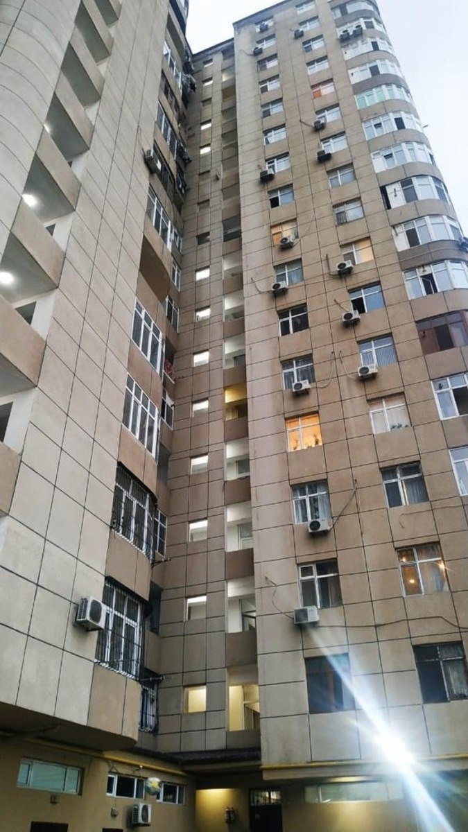2075272