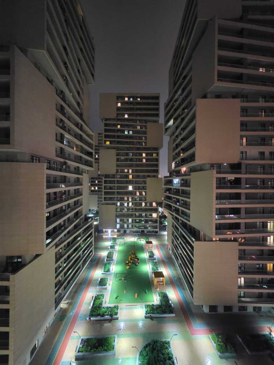 2076097