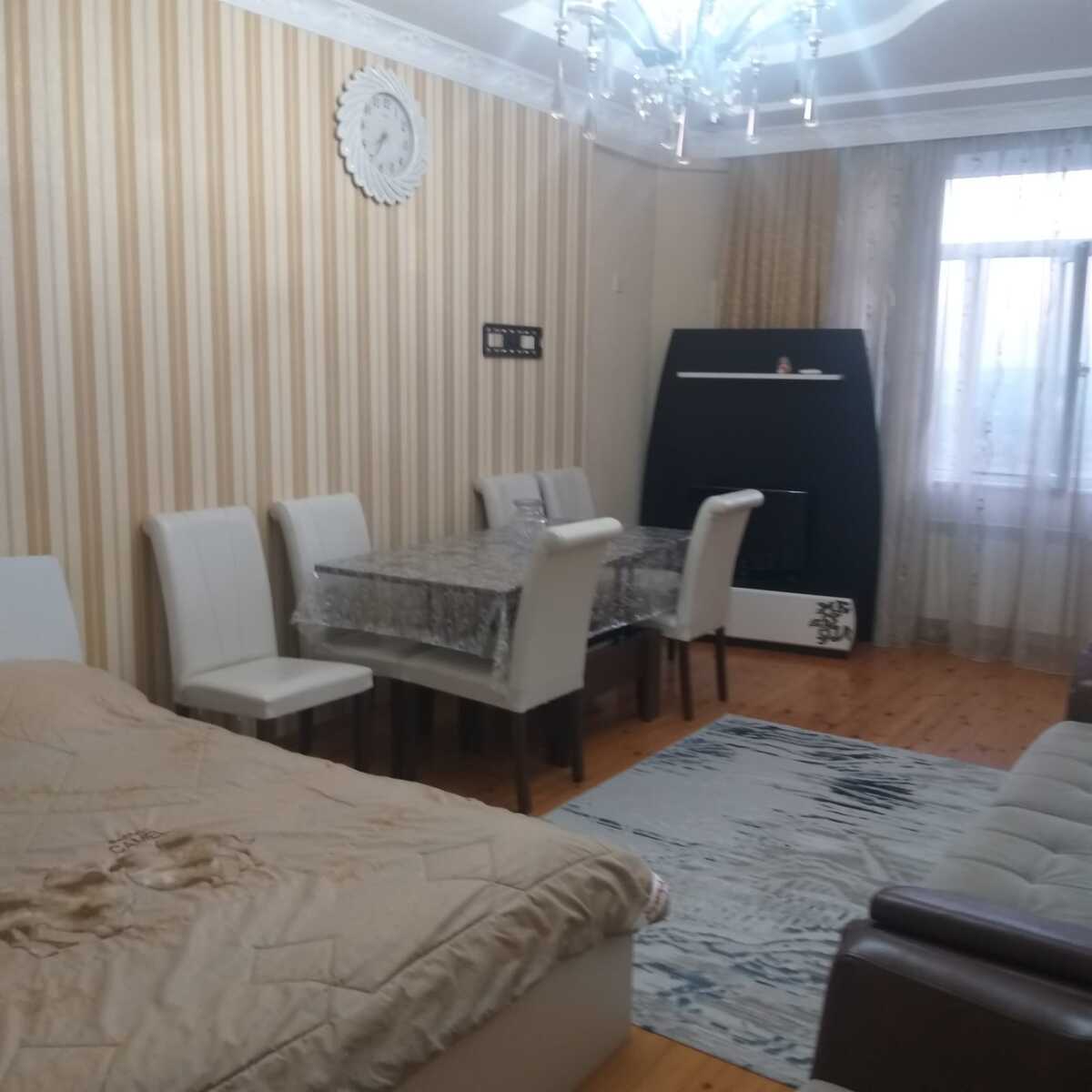 2076332