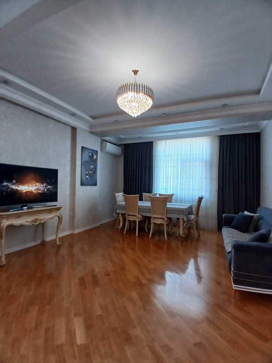 2079823