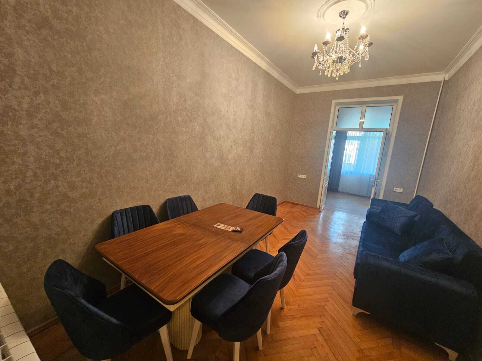 2080858