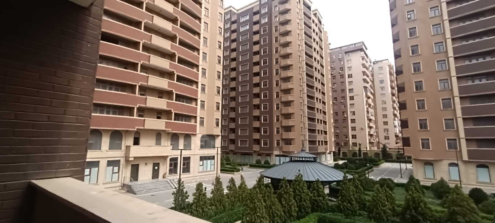 2081043