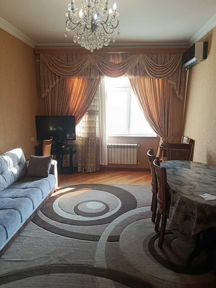 2081596