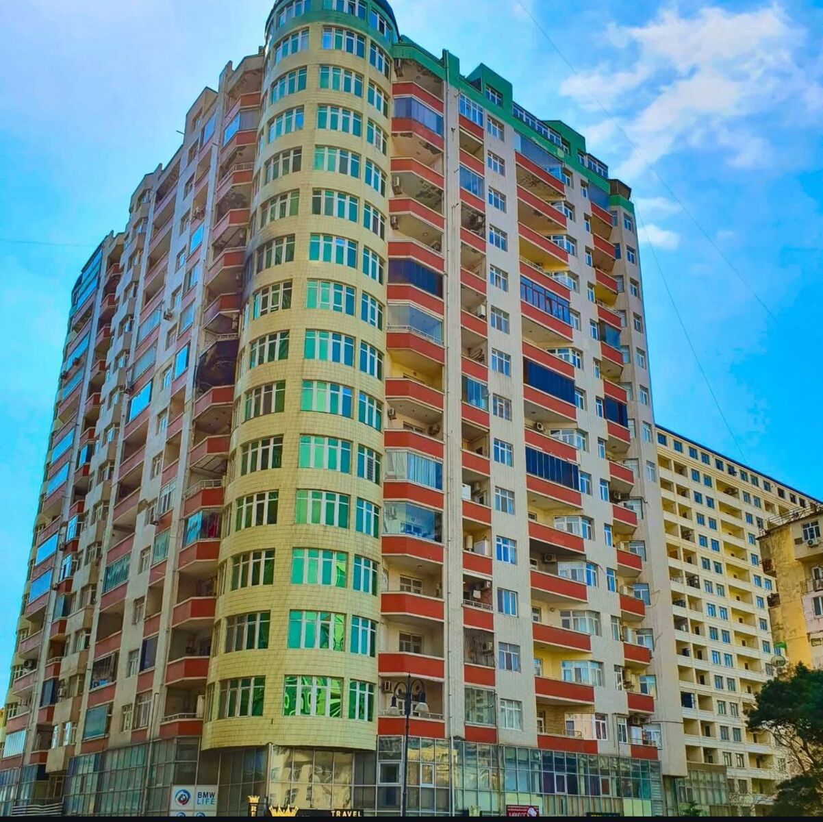 2083318